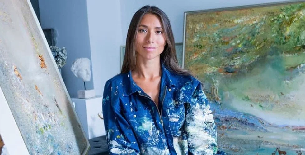 Sociala medier, kungligheter och golfproffs – så lyckas Sabina von Essen sälja konst för miljoner