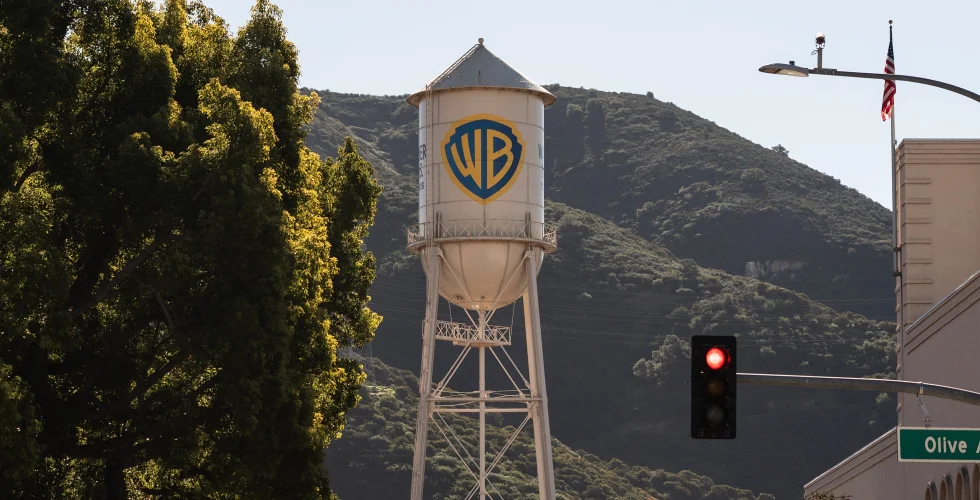Vändningen: Paramount kan kapa Netflix köp av Warner Bros