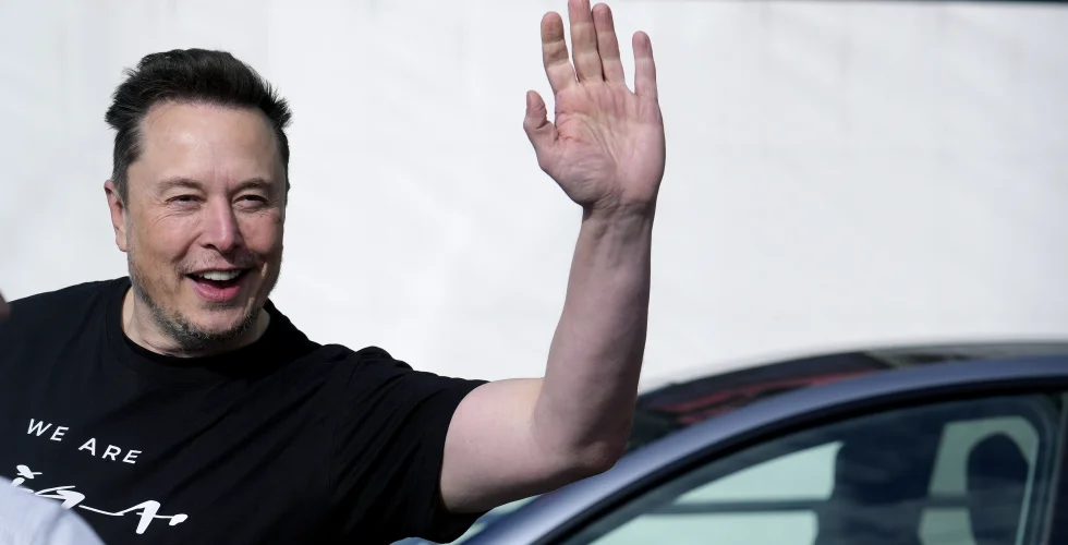 Tesla tappar toppchefer