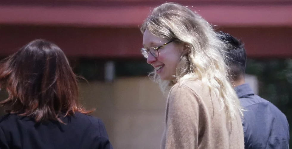 Theranos-grundaren Elizabeth Holmes från fängelset: “Blivit tystad”