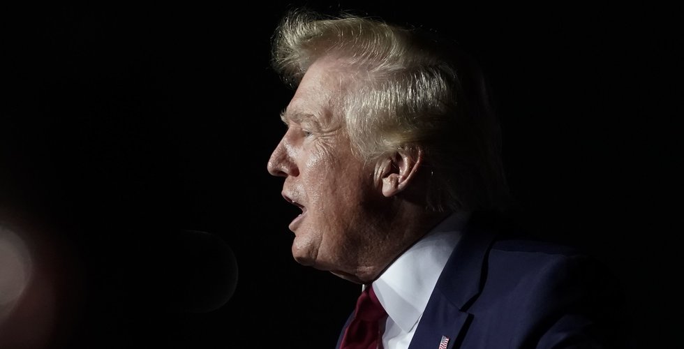 Först slängdes Donald Trump ut – nu portas hans egna Twitter från Google